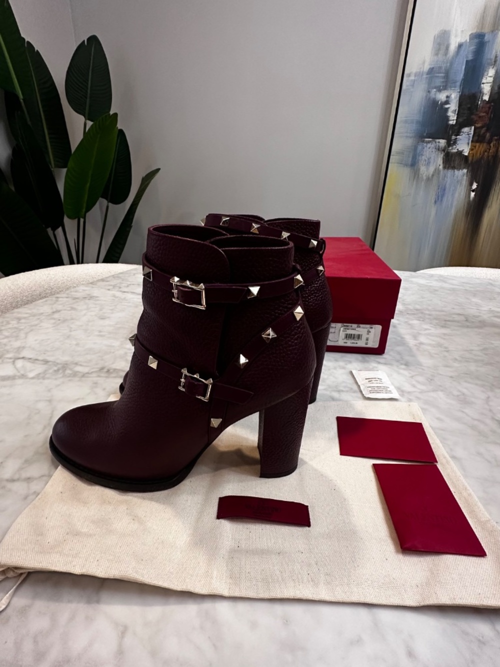 Used Valentino Rockstud bootie/wine/ size 38 1/2, heel 100m - Picture 3 of 6